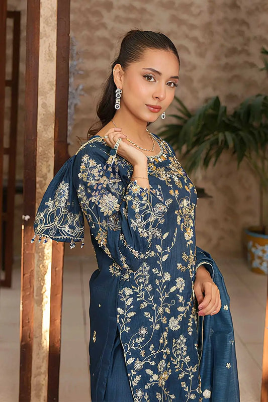 Embrace timeless sophistication with Star Fashion’s navy blue embroidered kurta set, a 3‑piece stitched ensemble designed for festive elegance.
Design Highlights:
Kurta: Straight‑cut silhouette in premium raw silk, adorned with intricate embroidery.
Gharara: Flowing raw silk gharara that adds traditional charm and graceful movement.
Dupatta: Khaddi net dupatta with delicate embroidered accents, completing the regal look.
Perfect for weddings, festive soirées, and cultural gatherings, this outfit