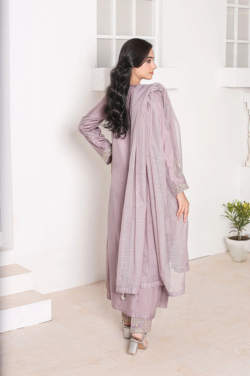 "Elegant Lilac Raw Silk Straight Kurta with Khaddi Net Dupatta – embroidered pret wear for festive occasions"