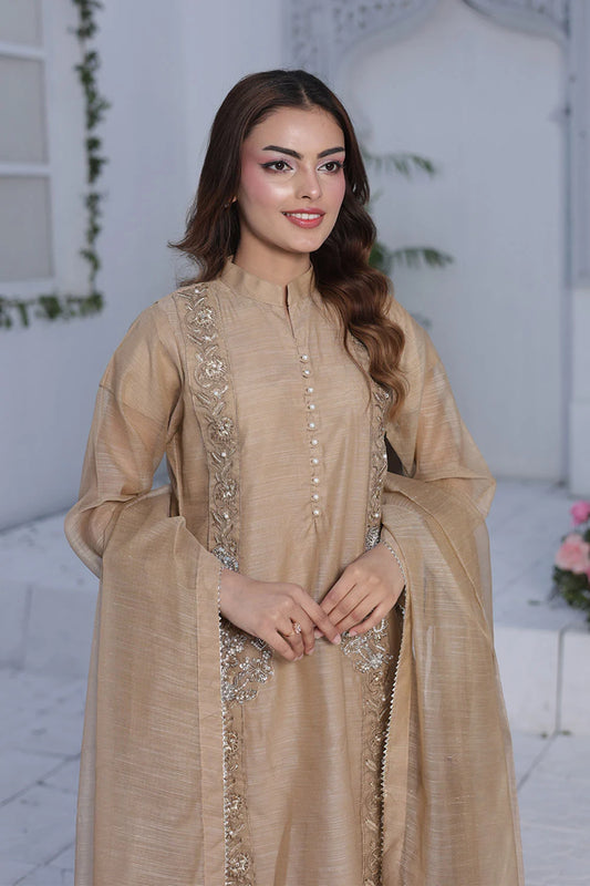 Star Fashion’s tan brown A‑line kurta ensemble, a graceful stitched outfit that blends tradition with modern elegance.
Design Highlights:
Kurta: Organza net fabric tailored in a flattering A‑line silhouette, adorned with delicate embroidery.
Shalwar: Raw silk shalwar offering comfort and a luxurious finish.
Dupatta: Organza dupatta with refined detailing, completing the look with sophistication.
Perfect for weddings, festive gatherings, and cultural celebrations with this beautiful ensemble.