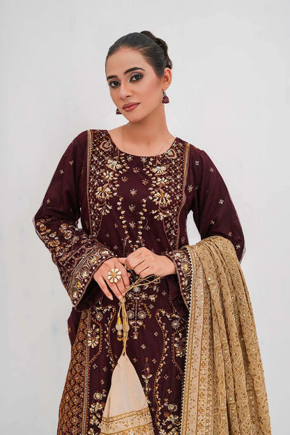 Embroidered 3-piece Pakistani suit featuring a straight-cut Kasab Net kurta, Malai lining, crushed Malai and Crepe palazzo trousers, and chiffon dupatta
