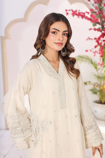 Off-white embroidered 3-piece Pakistani suit featuring a long chiffon kaftan with full lining, straight Grip trousers, and a matching chiffon dupatta.